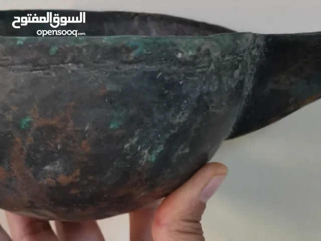 للبيع طاسة عمانية قديمة نادرة أصلية بحالة ممتازة جدًا نقوش نباتية بارزة متقنة