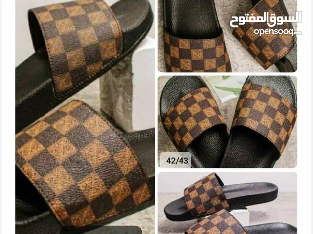 سليبر جديد لويس فيتون طبق الاصل الدرجه الاولى مقاس 42 او 43 / للتواصل وتس اب :