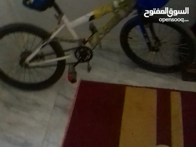 دراجة هوائية جديده بي النايلو متاعها