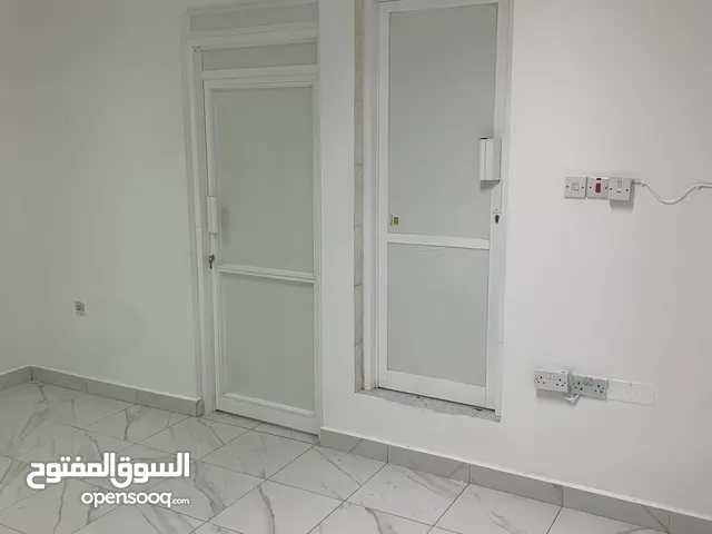 اسكان عالي على شارع العام