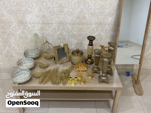 للبيع طاولة مع منظره وفازات وحمالات شموع من سنتر هوم