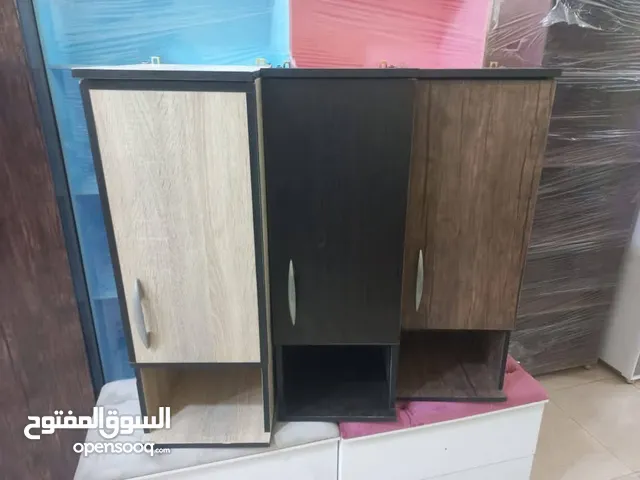 رفوف خشب شاشه ومطبخ وحمام وديكور حائط وستاند مكياج وجلاتين وغيره