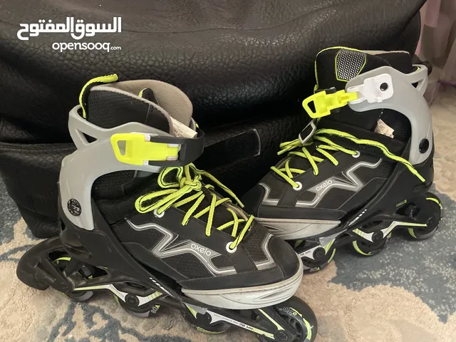 حذاء تزلج اسود بحاله ممتازه Decathlon Oxelo