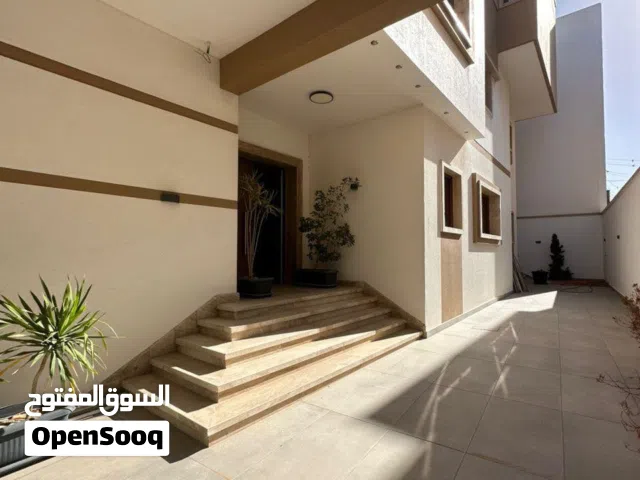 فيلا 3 ادوار vip الحشان قرب سوق العويتي اقرا الوصف