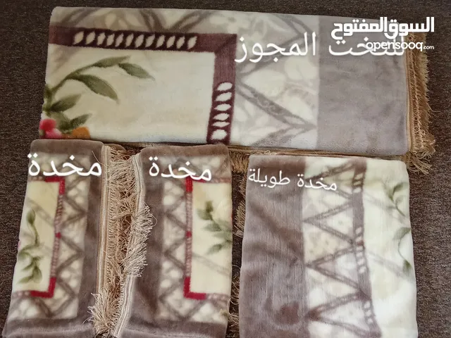 كفر تخت مجوز نضيف شبه الجديد استعمال ثلاث شهور قماشة ناعمة ومريحة للتواصل  لا يوجد توصيل##