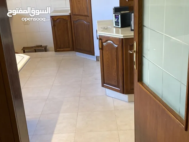 204 m2 3 Bedrooms Apartments for Rent in Amman Al Rabiah