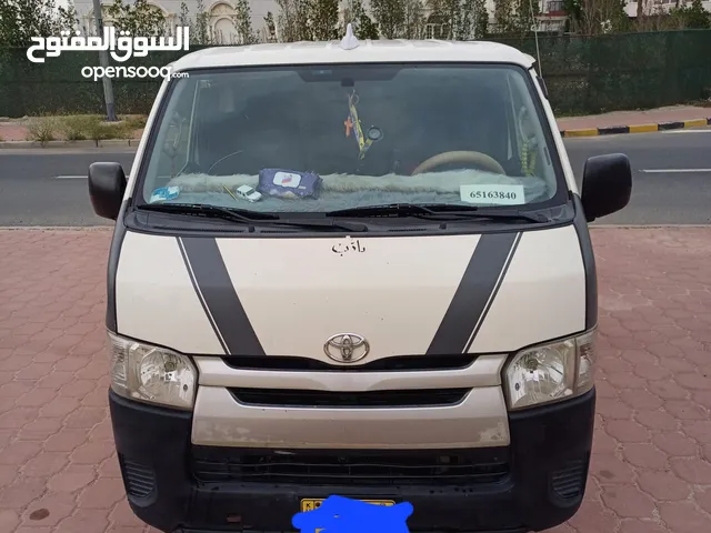 توتا باص هايس 2016 ابيض