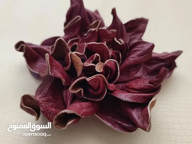leather brooch بروش مصنوع من الجلد الطبيعي