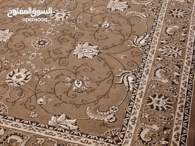 سجاد وتيبل لامب ولوحات