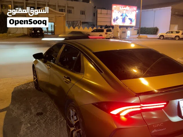 السياره استعمال يومي نظيفه حيل  اليت اليمين بس يبيله تبديل السياره ما يبيلها اي شي
