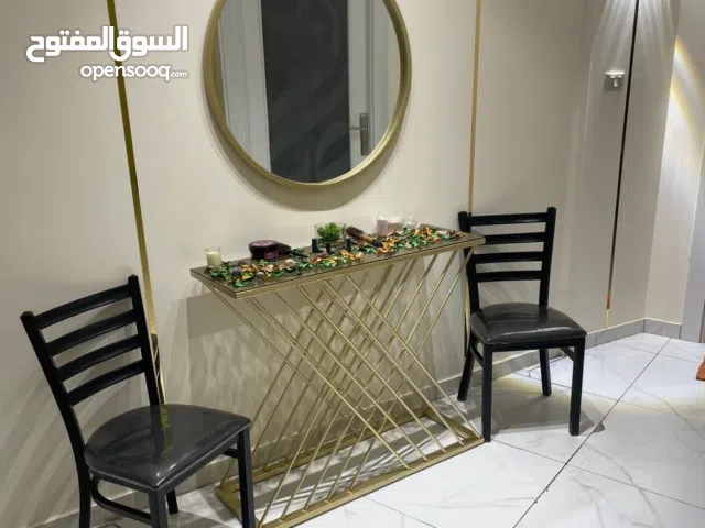 لديكور المنزل، كونسول (مدخل) مودرن فخم جداً وبحالة الوكالة تماماً.