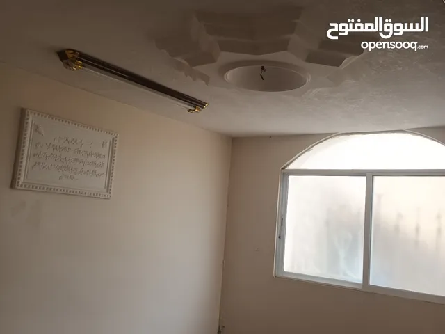 360 m2 5 Bedrooms Townhouse for Sale in Zarqa Al Zarqa Al Jadeedeh