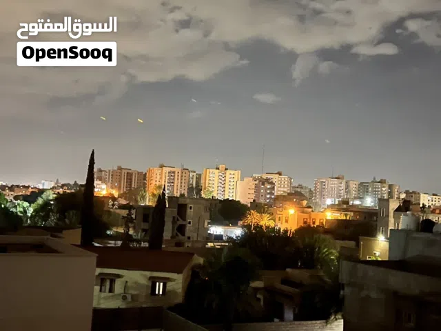 للمستثمرين والسكن : منزل ثلاث طوابق مساحته الكلية 600 م2