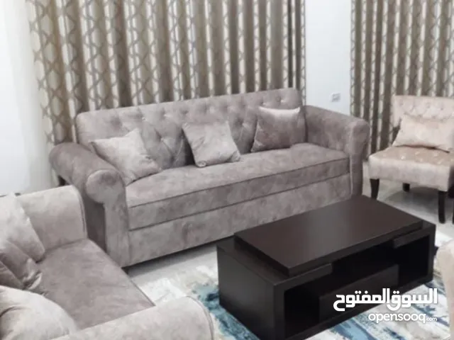 طقم كنب ضيوف 7 مقاعد بحالة ممتازة جدا للبيع