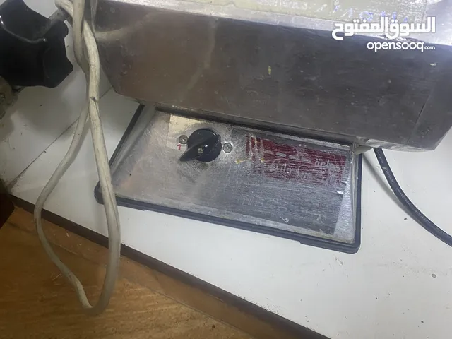 مفرمة لحمة مع عصارة ليمون مستخدمه مره واحده شبه جديد