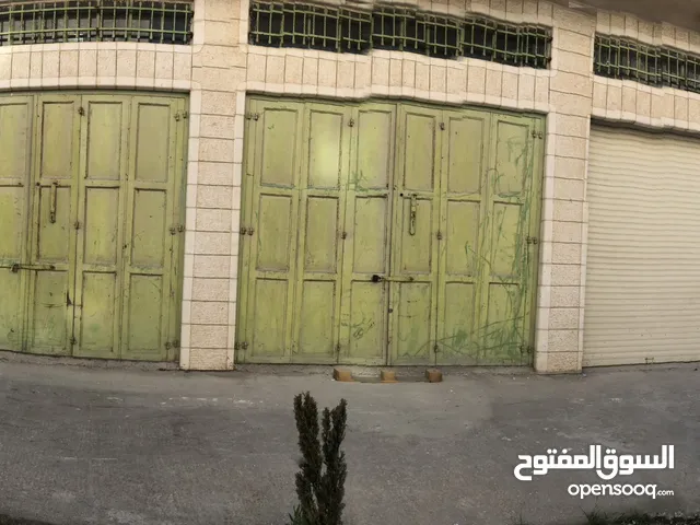 مخزن ثلاث ابواب للايجار مساحة 120 م مربع في سنجر دورا الخليل الارتفاع 5.5 م و عرض 12 في طول 10 م