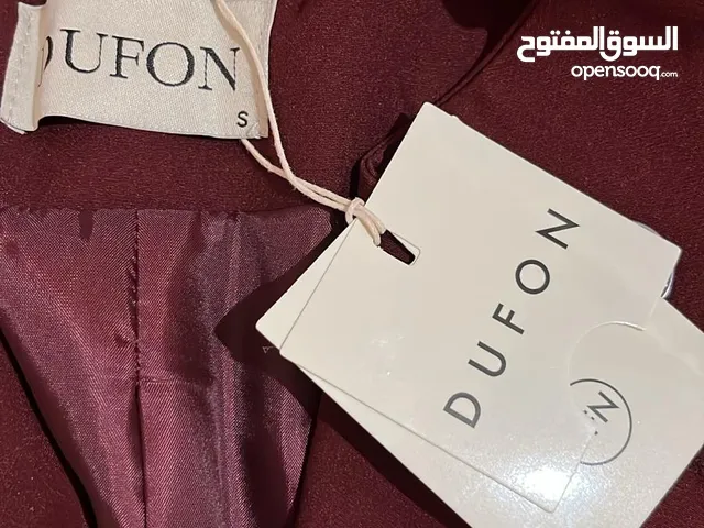 طقم نسائي تنوره طويله مع قميص بدون اكمام مقاس S جديد ولا لبسه