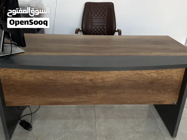 ميز مكتب مع كرسي