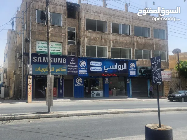 مجمع تجاري للبيع بموقع مميز في مدينة الزرقاء شارع الملك طلال على الشارع الرئيسي