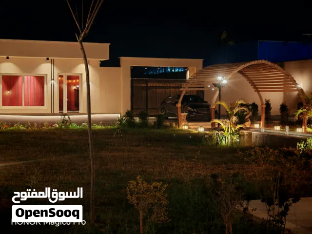 استراحة في مساحة 1100 متر
