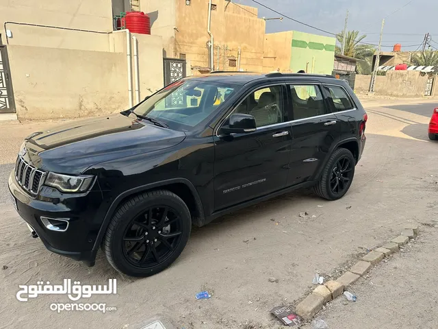 سلام عليكم سياره جيب كراند شيروكي موديل 2017 السياره مكفوله وارد خليجي رقم اربيل سنويه تنتهي 2027