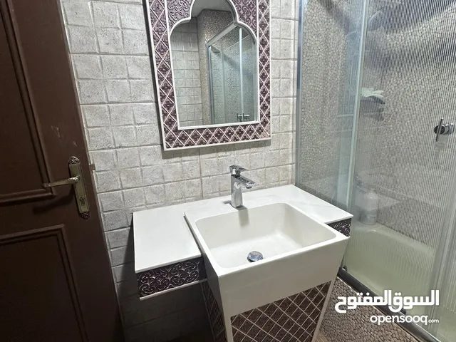 مغسلة مع مرآة طقم متكامل