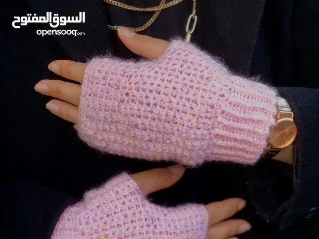 كفوف شتوية يوجد اكثر من لون وشكل السعر ثلاث دنانير للجوز