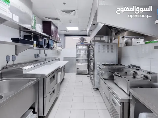 يوجد لدينا مطابخ سحابية مجهزة من 12 ل 35 متر مربع في 17 منطقة في الكويت والاجارات تبدأ من 300 دينار