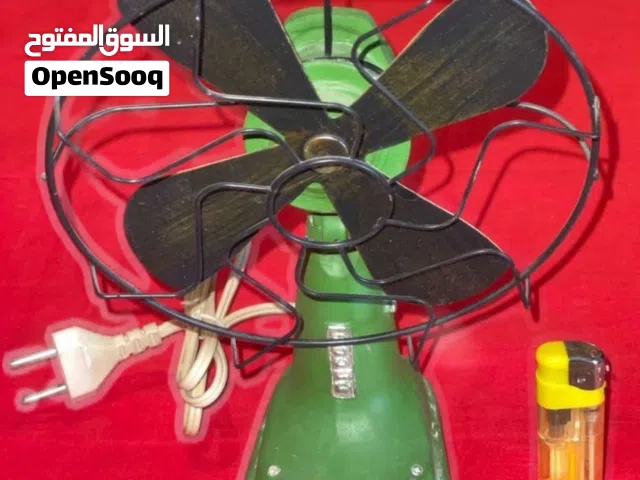 مجسمات معدنية من الصاج تحاكي الزمن الماضي.