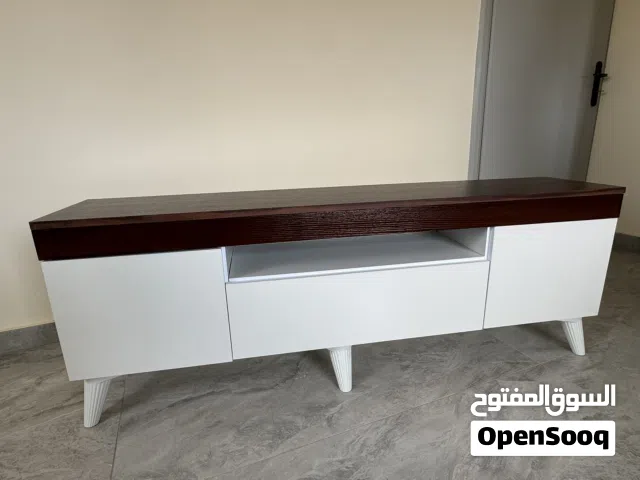 طاولة تلفزيون