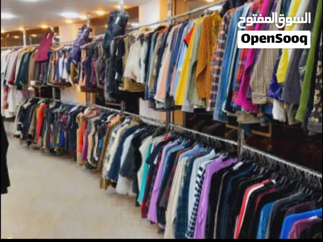 للبيع،محل ألبسة قائم بكامل محتوياته، الموقع:مأدبا تحت مجمع الحمايدة ب300م مقابل اسواق احمد ابوركبة.