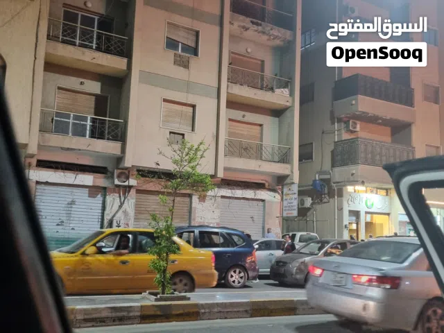 عمارة ف شارع بلخير عالرئيسي بيها تلات محلات موقع ممتاز جدااا