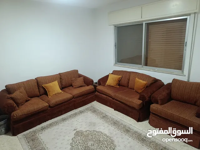 طقم كنبايات مستعمل للبيع المستعجل لغايات السفر بحالة جيدة