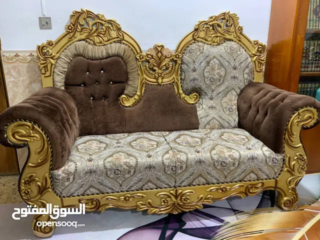طقم كنب كلاسيك فاخر – تصميم ملكي ولمسة راقية