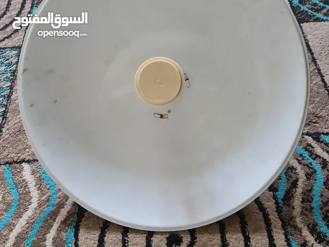 راوتر مع صحن مستعمل قليل