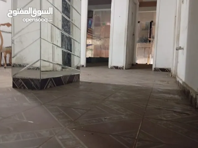 محل للإيجار قريب من شارع عشرين بالإسكندرية - منطقة شعبية حيوية، دور ميزان يناسب جميع الأنشطة التجاري