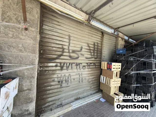 مخازن على دوار الحسبة المركزية 180 متر للايجار الشهري