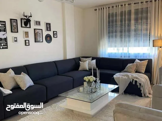 صالون للبيع