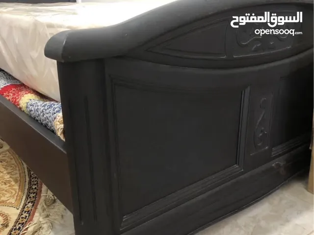 Lit pour une place avec matelas