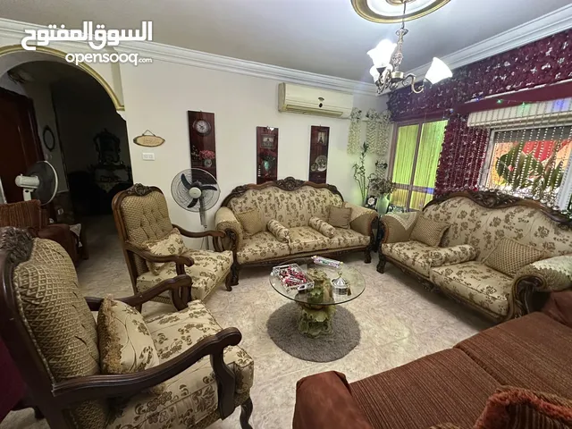 طقم كنب بحال الوكالة ونوع خشب زان