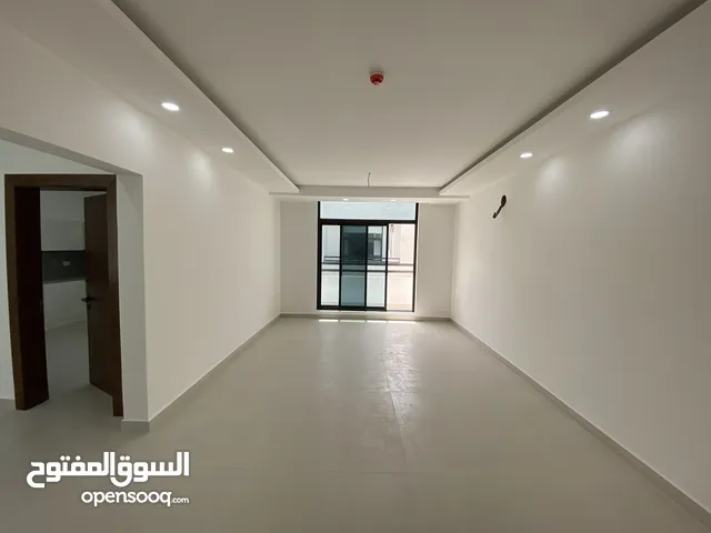 شقة جديدة - نظام عربي - مجلس وصالة و 4 غرف - نقبل تسهيل عقاري