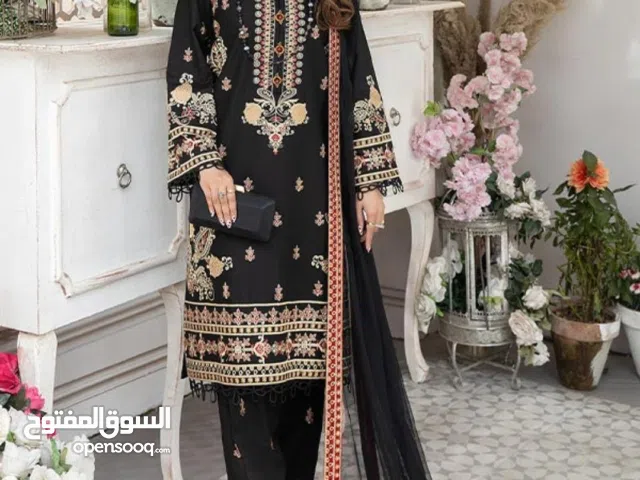 female tailor for stitching pakistan and indian dresses