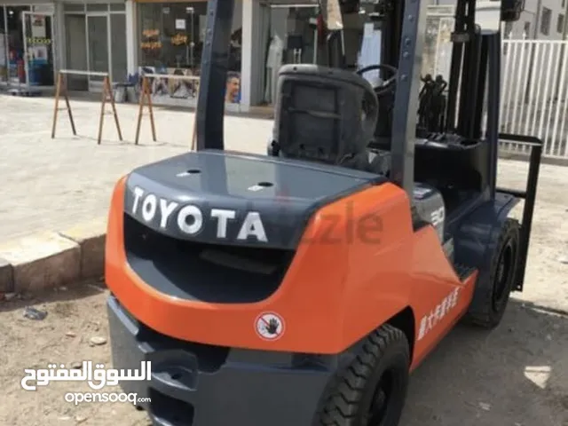 2015 Forklift Lift Equipment in Sharjah