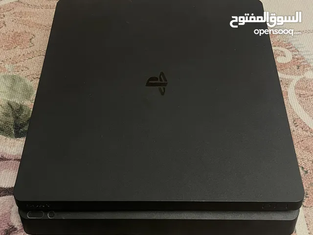 PS4 slim with 4 CDs