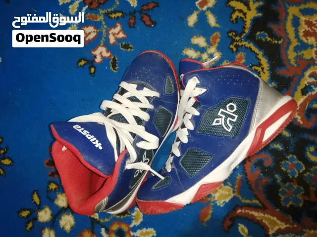 احذية مستعملة في حالة جيدة للبيع