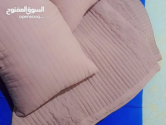 جديد مسبل تخت بوجهين لتخت كبير مجوز لون بني مميز 3 قطع غطاء ووجهين مخدة بالإضافة لمخدات طبية عدد 2