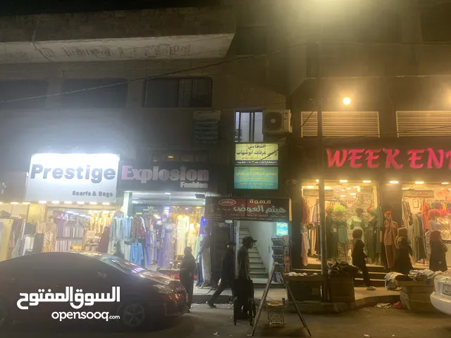 قهوة للبيع. في ماركا. الشمالية. على الشارع العبداللهت شارع رائسي. جنبها محلات. والشارع الرايسي  جنبه