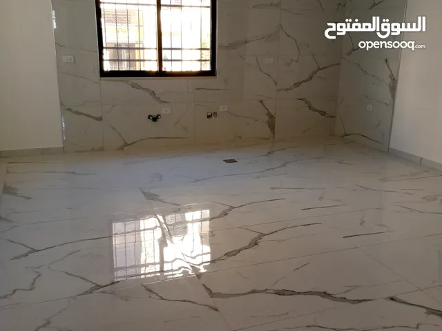 شقه للبيع بناء جديد معفاة شارع عبدالله غوشه