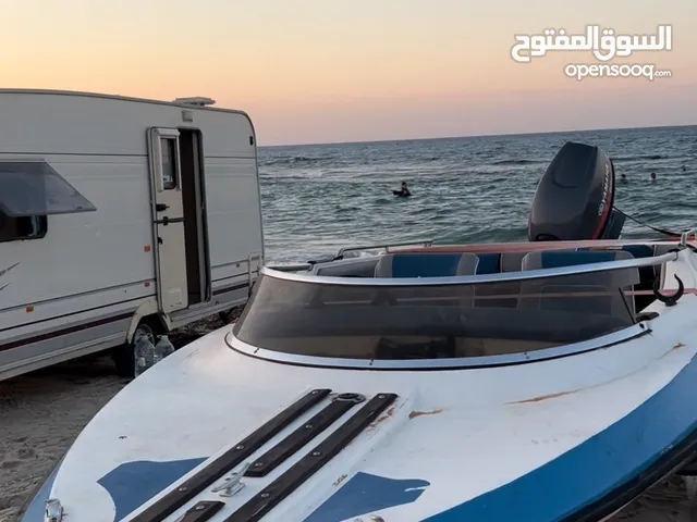 قارب أمريكي محرك يا مها 40. صفار