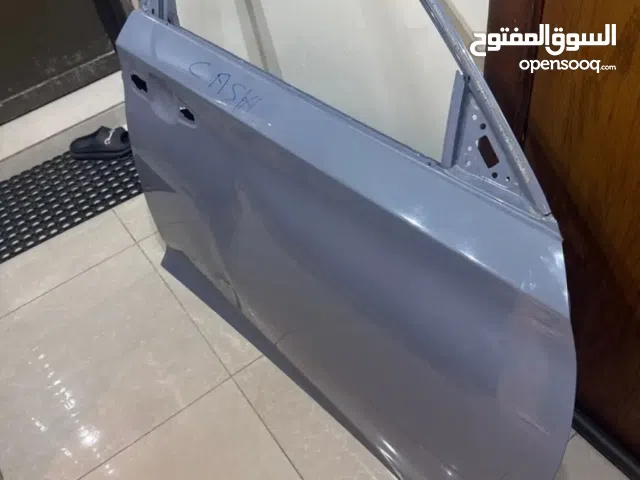 باب هوندا اكورد وكالة راكب يوجد فيه ضربة خفيفة